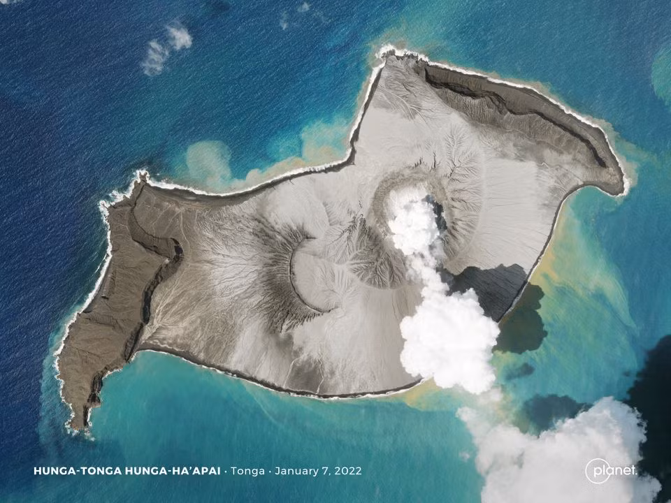 Núi lửa Tonga phun trào gây sóng thần uy hiếp các quốc gia Thái Bình Dương -0