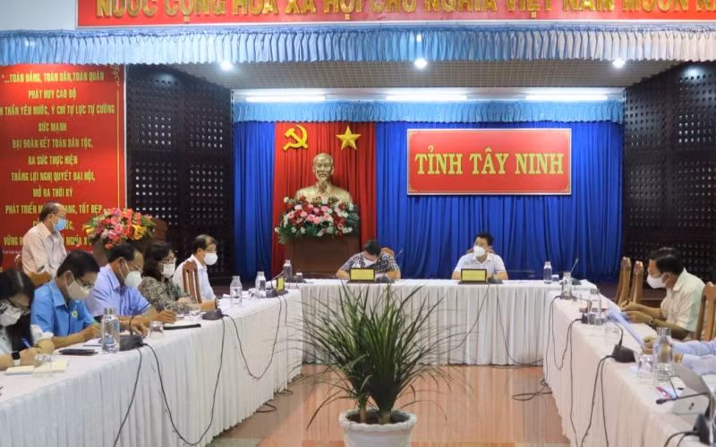 Ủy ban nhân dân tỉnh Tây Ninh họp khẩn.