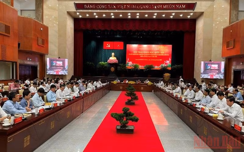 Các đại biểu dự hội thảo khoa học quốc gia.