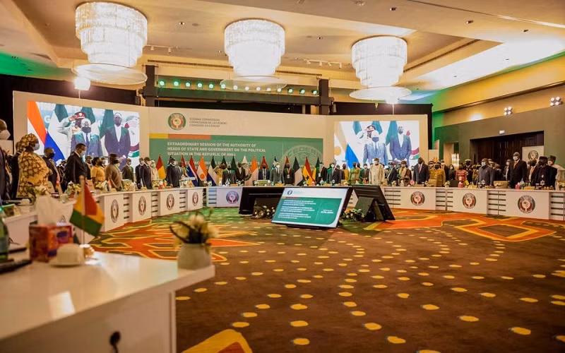 Các nhà lãnh đạo Cộng đồng Kinh tế các nước Tây Phi (ECOWAS) tham dự hội nghị thượng đỉnh ở Accra, Ghana, ngày 9/1/2022. (Ảnh: Reuters)