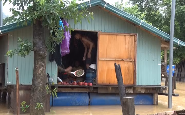 Ở vùng “rốn lũ” Trung Bộ -0