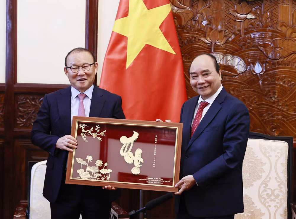Tiếp tục quan tâm, đầu tư phát triển bóng đá nước nhà -0