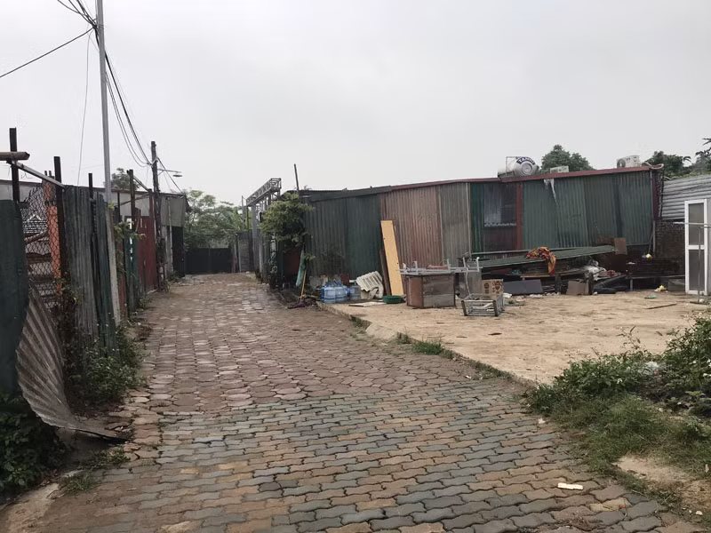 Vi phạm đất đai, trật tự xây dựng tại khu vực bãi sông quận Tây Hồ. (Ảnh: Ngọc Anh)