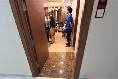 Lực lượng chức năng phát hiện người nước ngoài nhập cảnh trái phép, cư trú trên địa bàn quận Nam Từ Liêm (Hà Nội). Ảnh: CA