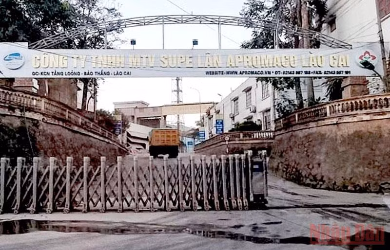 Nhà máy sản xuất phân bón supe lân Apromaco Lào Cai bị tạm dừng hoạt động dây chuyền sản xuất NPK số 2, do xả khí thải độc hại ra môi trường.