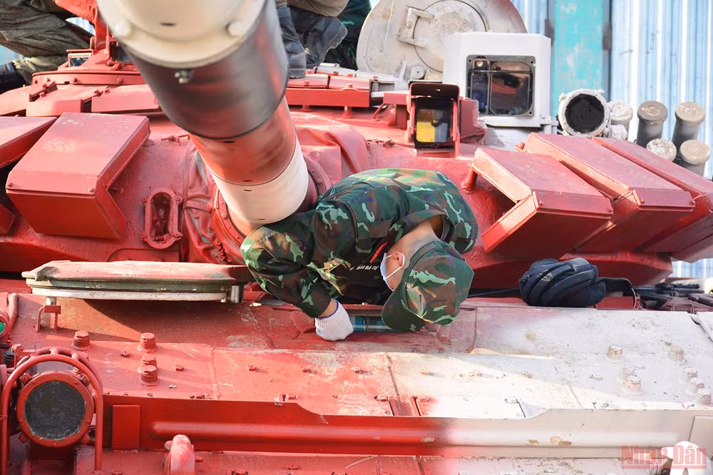 Cận cảnh 4 chiếc xe tăng màu đỏ của đội tuyển Việt Nam tại Army Games 2021 -0