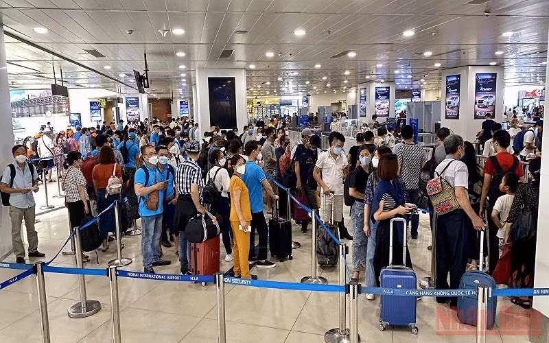 Nhu cầu đi lại bằng đường hàng không đang tăng trưởng mạnh mẽ, đồng nghĩa số vụ việc hành khách trục trặc giấy tờ tùy thân cũng tăng theo.