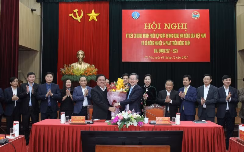 Hội nghị ký kết chương trình phối hợp với 5 chương trình lớn, hướng đến mục tiêu chung tạo dựng hình ảnh người nông dân thế hệ mới.