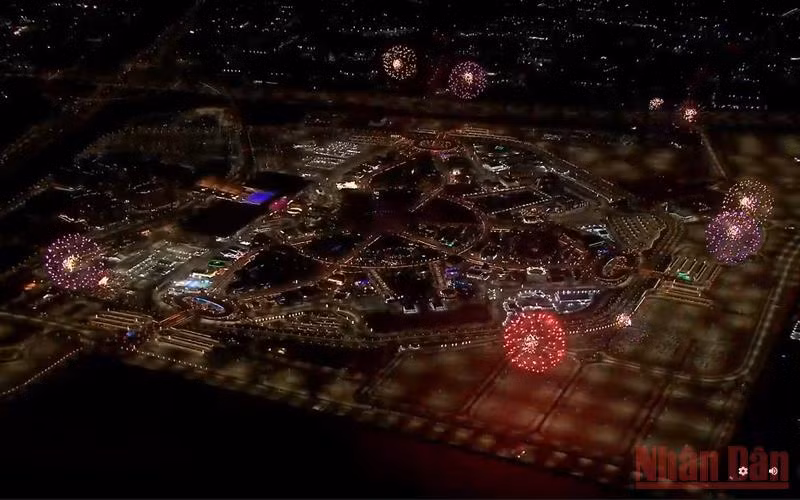 Màn pháo hoa tại Lễ khai mạc World Expo 2020 Dubai. (Ảnh chụp màn hình)