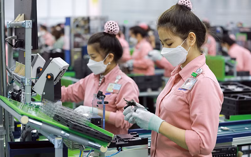 Dây chuyền sản xuất linh kiện điện tử tại Samsung Electronics Việt Nam Thái Nguyên. (Ảnh Nguyễn Đức)