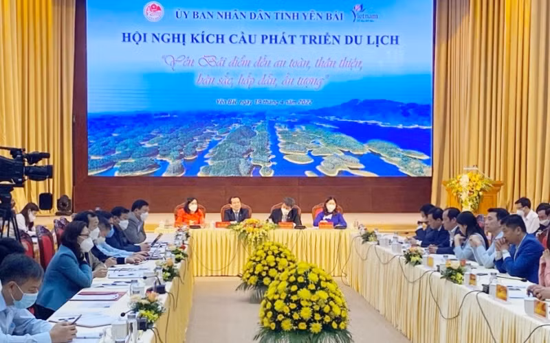 Các đại biểu dự Hội nghị kích cầu phát triển du lịch Yên Bái năm 2022.