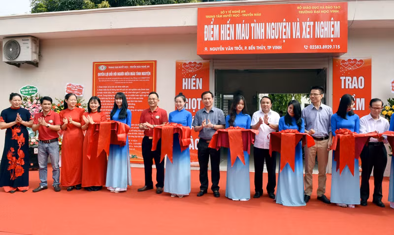 Khai trương điểm hiến máu cố định tại trường Đại học Vinh -0