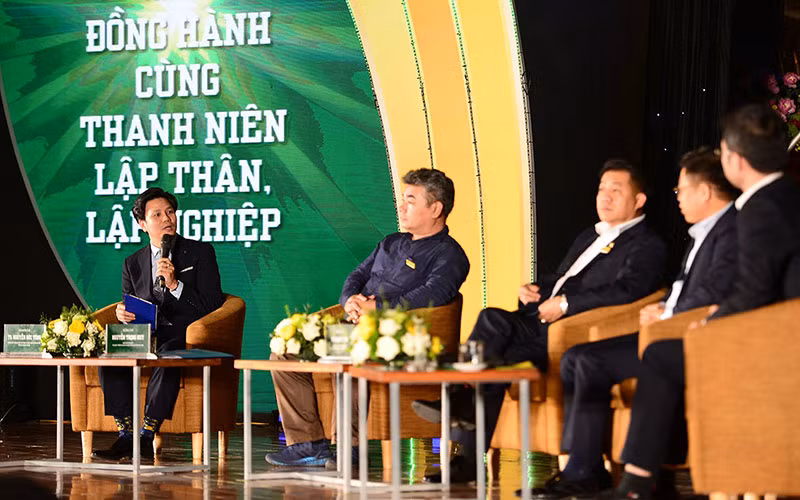 Các chuyên gia trên nhiều lĩnh vực chia sẻ kinh nghiệm thực tế tại Diễn đàn.