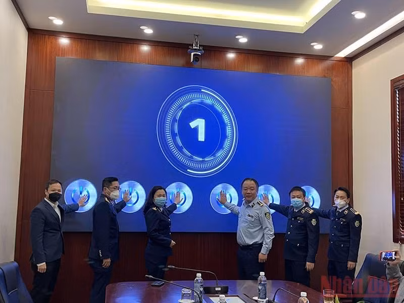 Khu vực trưng bày các sản phẩm thật-giả để người tiêu dùng tham quan, tìm hiểu và nhận diện tại phòng trưng bày nhận diện hàng thật-hàng giả.