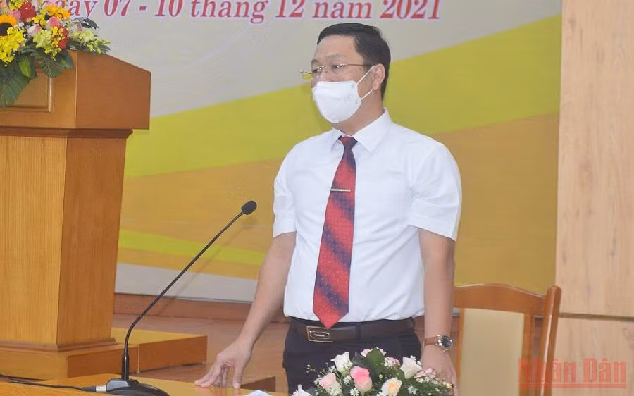 Giám đốc Sở Xây dựng tỉnh Quảng Ngãi Nguyễn Công Hoàng lý giải đáp nguyên nhân ngập úng. (Ảnh: HIỂN CỪ)