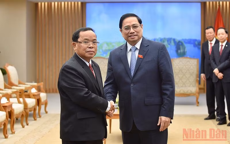 Thủ tướng Phạm Minh Chính tiếp đồng chí Khamphan Phommaphat.