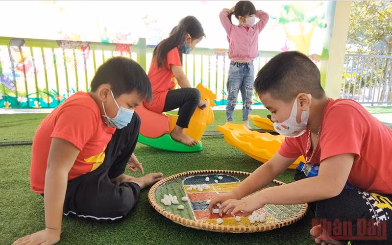 Mô hình “Ngôi nhà trí tuệ” tạo ra không gian, trau dồi văn hóa đọc, tình yêu quê hương đất nước cho các tầng lớp nhân dân.