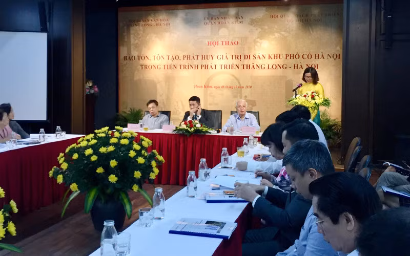 Các đại biểu thảo luận về những biện pháp bảo tồn, phát huy giá trị phố cổ Hà Nội