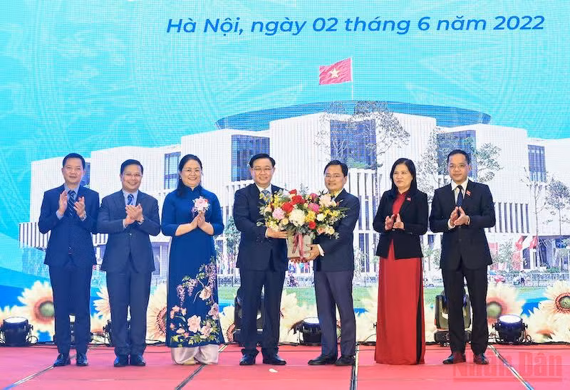 “Tâm trong-Trí sáng-Hoài bão lớn”, tham gia xây dựng và phát triển đất nước -0
