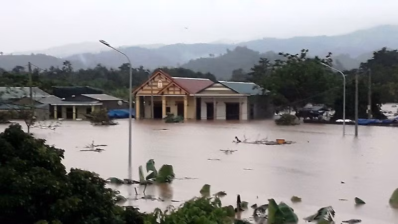 Mưa lũ ở các tỉnh miền trung gây thiệt hại lớn về người và tài sản của người dân. (Ảnh minh họa)