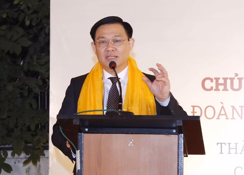 Chủ tịch Quốc hội thăm Đại sứ quán Việt Nam tại Ấn Độ -3