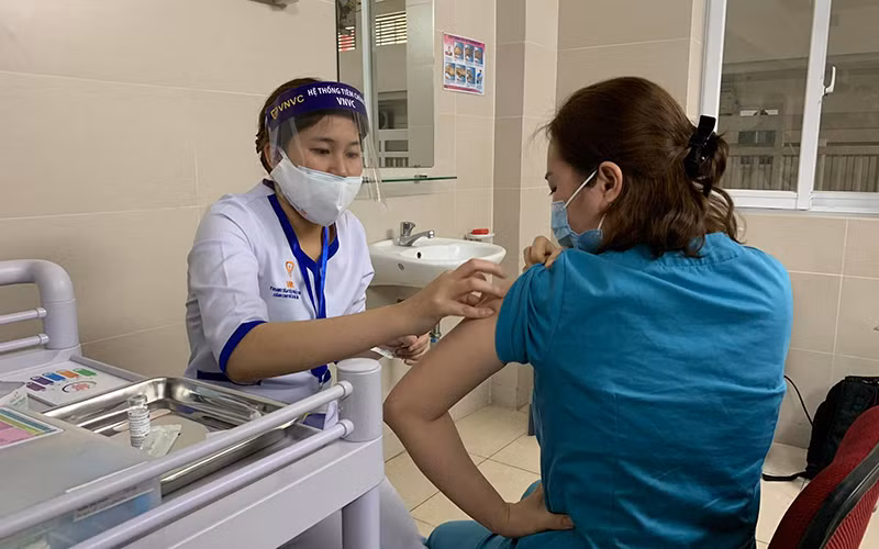 GS, TS Đặng Đức Anh: Chưa có trường hợp đông máu sau tiêm vaccine AstraZeneca