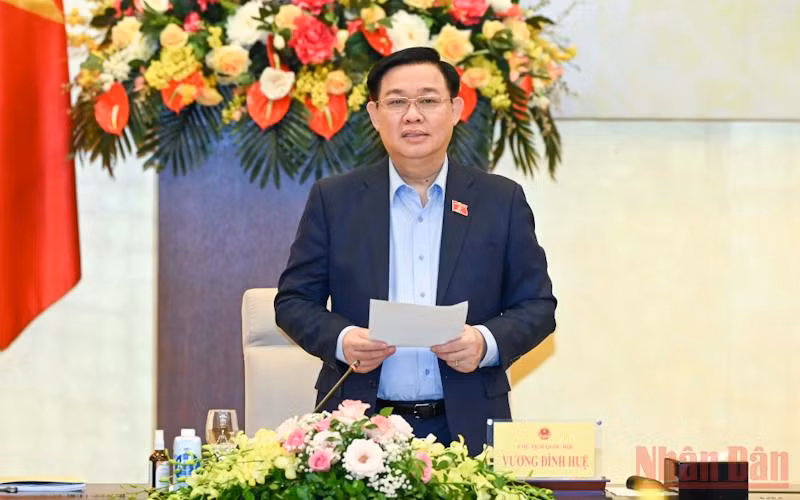 Chủ tịch Quốc hội Vương Đình Huệ phát biểu khai mạc phiên họp. (Ảnh: DUY LINH)