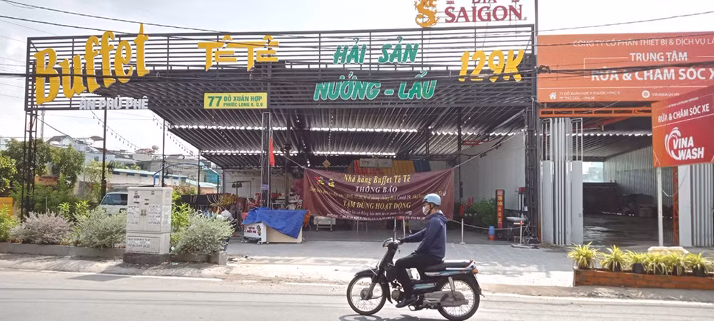 Người dân TP Hồ Chí Minh trong thời gian giãn cách do dịch Covid-19 -0