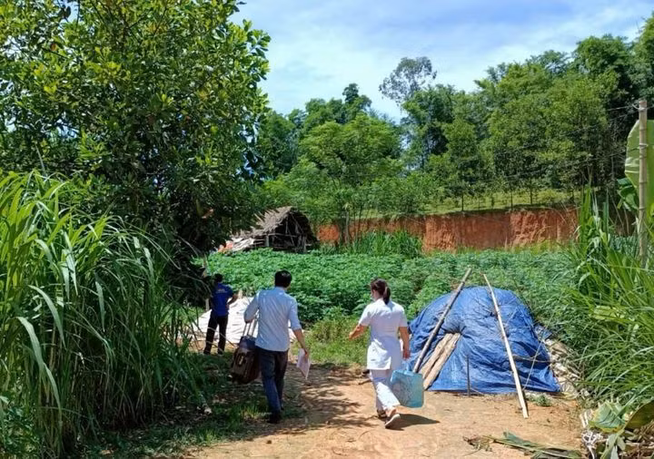Bệnh nhân vừa về quê ở xã Kiên Thọ, huyện Ngọc Lặc để cách ly tại nhà lại tái dương tính với Covid-19