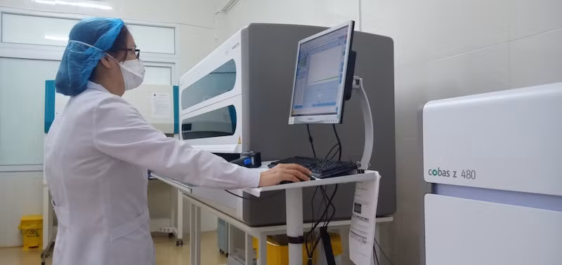CDC Thái Bình đang “làm ngày, làm đêm” để đẩy nhanh tiến độ xét nghiệm Covid-19 liên quan đến đền Tiên La, huyện Hưng Hà