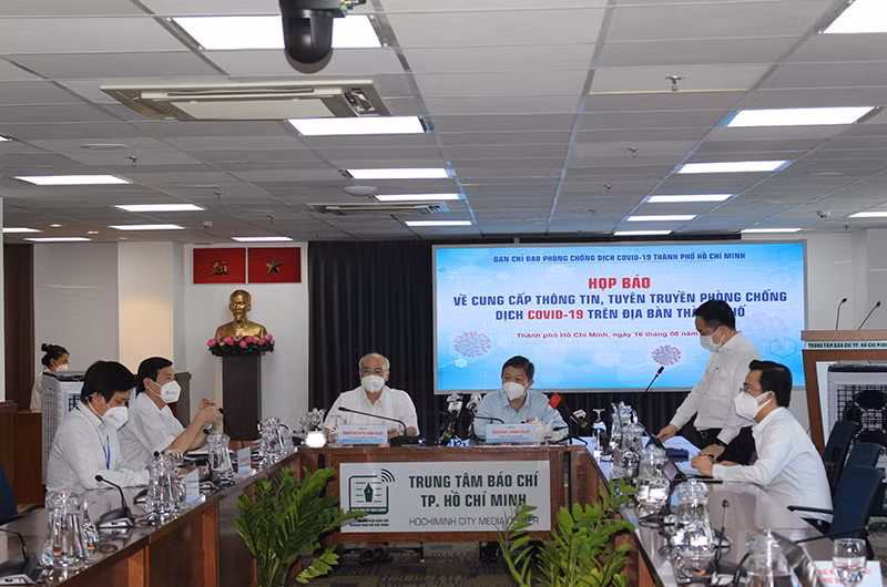 Toàn cảnh buổi họp báo sáng 16/8.