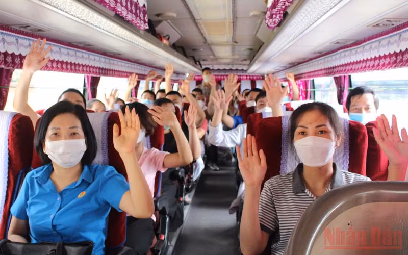 Đoàn y tế tỉnh Phú Thọ lên đường hỗ trợ TP Hồ Chí Minh chống dịch Covid-19.