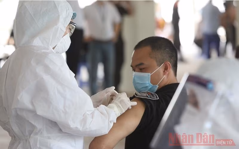 Tiêm vaccine phòng Covid-19 cho công nhân công ty FuHong.