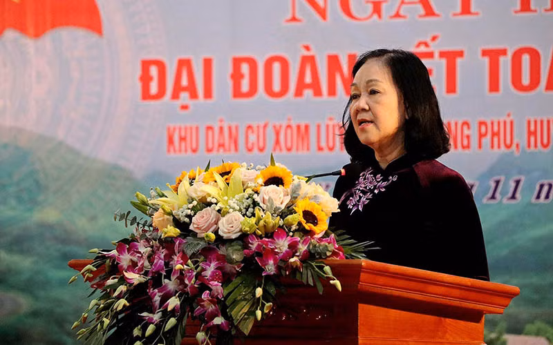 Đồng chí Trương Thị Mai phát biểu tại Ngày hội đại đoàn kết dân tộc.
