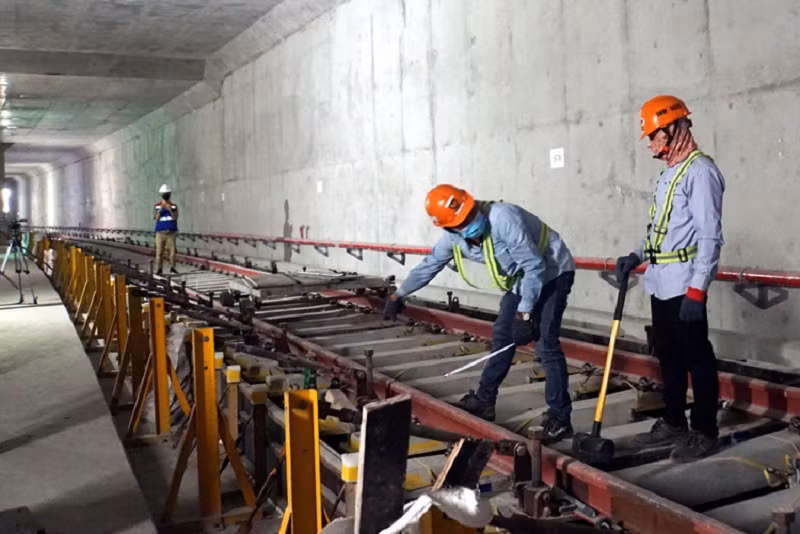 Bốn đoàn tàu của tuyến metro Bến Thành-Suối Tiên về đến Việt Nam -0
