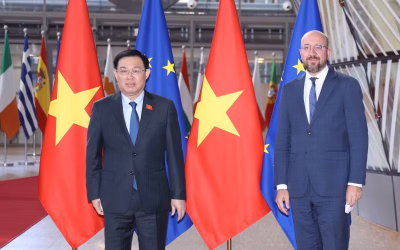 Chủ tịch Quốc hội Vương Đình Huệ hội kiến Chủ tịch Hội đồng châu Âu Charles Michel. (Ảnh: Doãn Tấn/TTXVN)