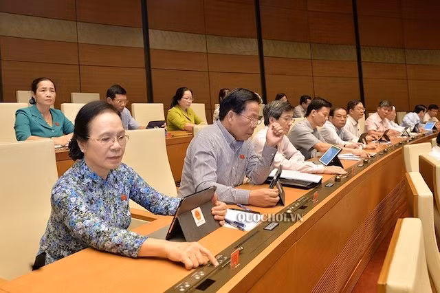 Đại biểu Quốc hội tiến hành biểu quyết chiều 10-6