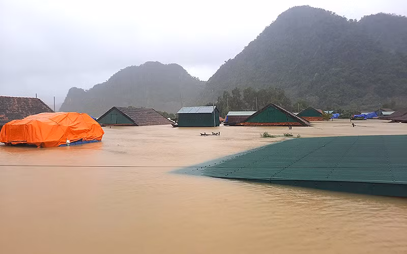 Thủ tướng Chính phủ chỉ đạo tập trung cứu nạn, khắc phục hậu quả sạt lở đất tại Quảng Trị và Thừa Thiên Huế -0