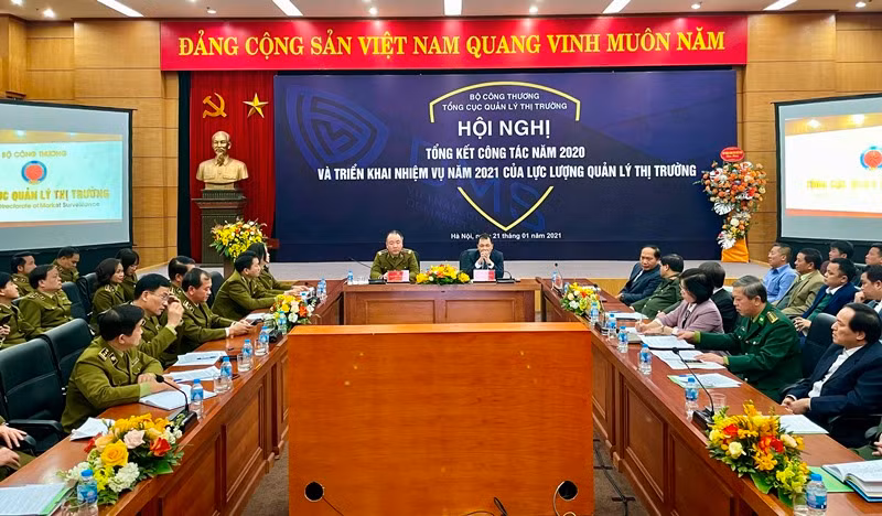 Năm 2020, lực lượng quản lý thị trường xử lý hơn 66 nghìn vụ vi phạm