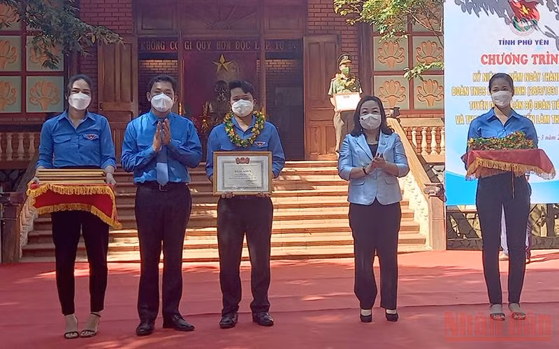 Tuyên dương Đoàn viên, Thanh niên tiên tiến làm theo lời Bác.