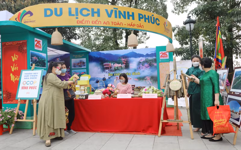 Giới thiệu sản phẩm du lịch tại Khu danh thắng Tây Thiên.