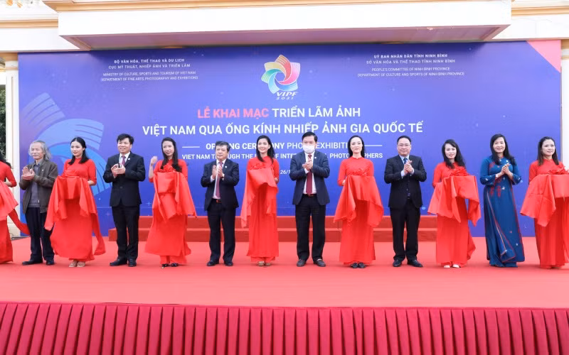 Khai mạc triển lãm ảnh tại Ninh Bình.