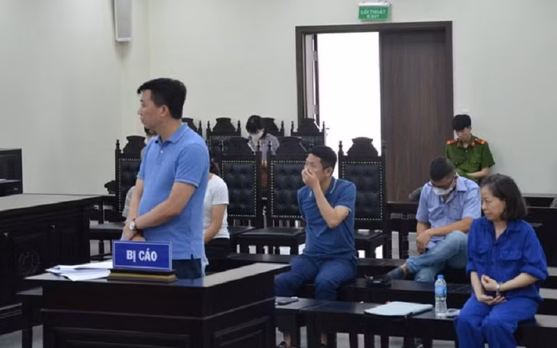 Các bị cáo tại tòa. (Nguồn: Tienphong)