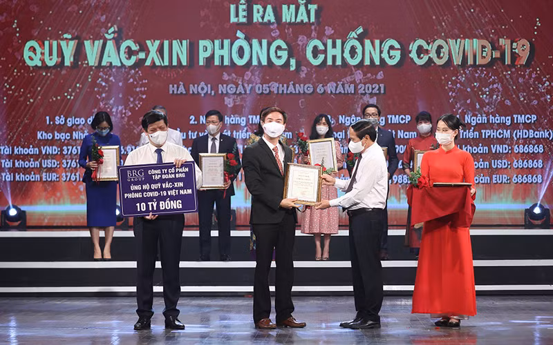 Tập đoàn BRG phối hợp cùng Ngân hàng SeABank ủng hộ 20 tỷ đồng cho Quỹ vaccine phòng, chống Covid-19.
