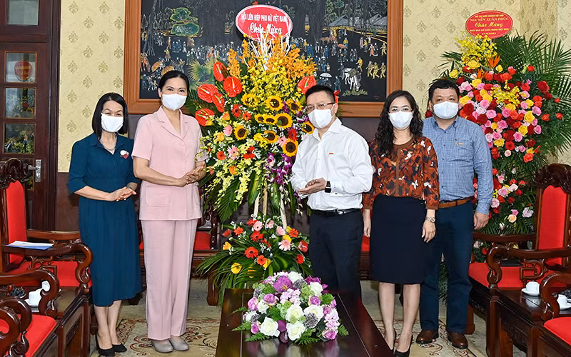 Lãnh đạo Đảng, Nhà nước và các đơn vị chúc mừng Báo Nhân Dân -0