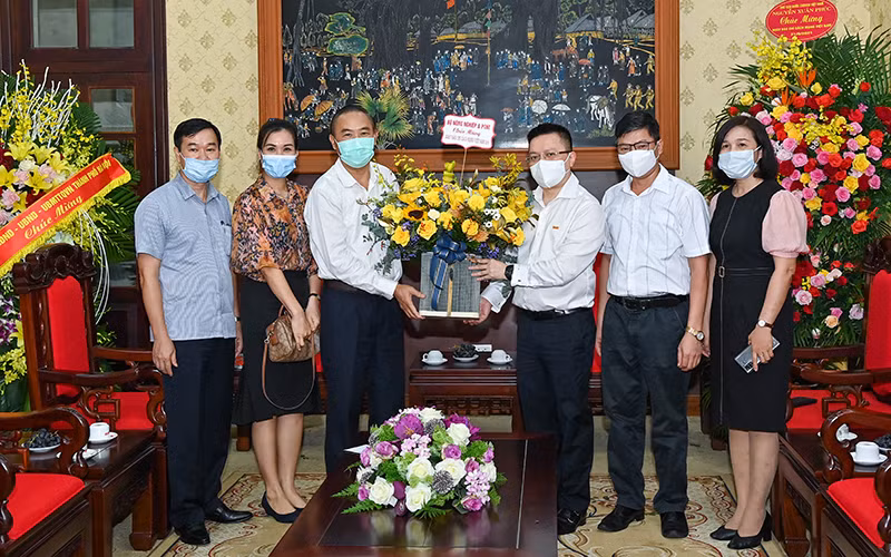 Lãnh đạo Đảng, Nhà nước và các đơn vị chúc mừng Báo Nhân Dân -0