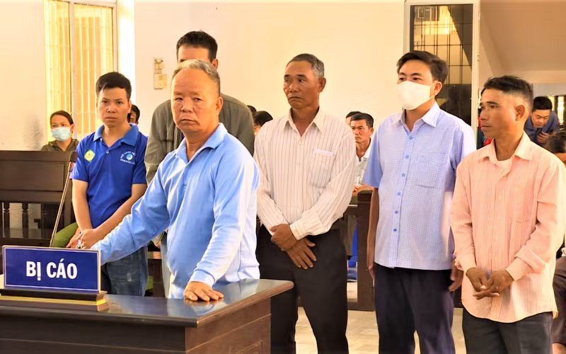 Các bị cáo tại phiên tòa.