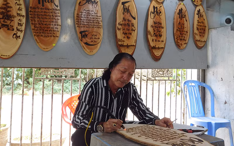 Dzũ Kha, người giữ lửa thơ Hàn.