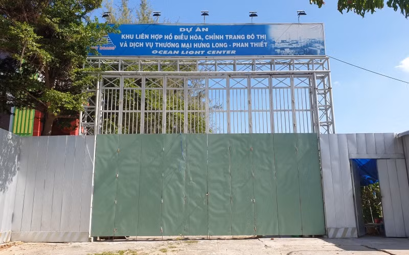 Dự án Khu liên hợp hồ điều hòa, chỉnh trang đô thị và dịch vụ thương mại Hưng Long, Phan Thiết do Công ty CPĐTXD Huy Hoàng làm chủ đầu tư được UBND tỉnh Bình Thuận cấp Quyết định chủ trương đầu tư năm 2017. 