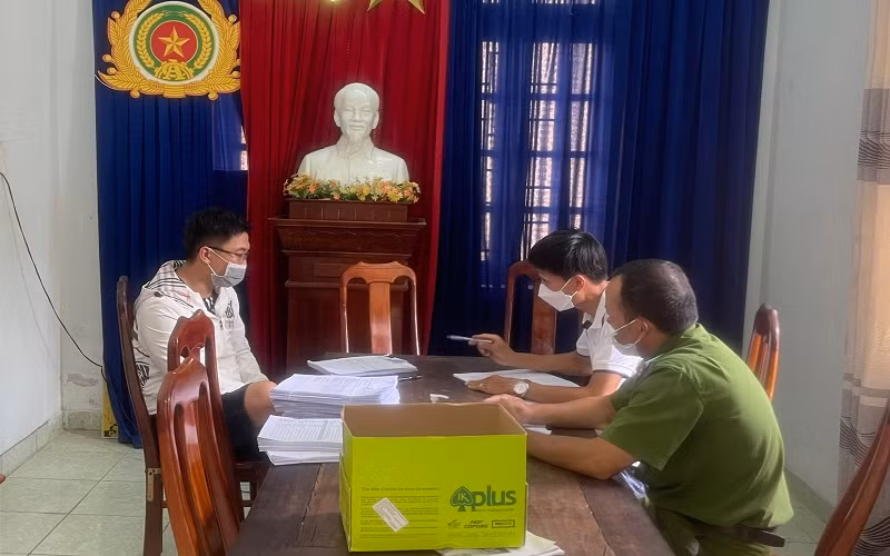 Đối tượng G.V.Q. tại cơ quan công an.